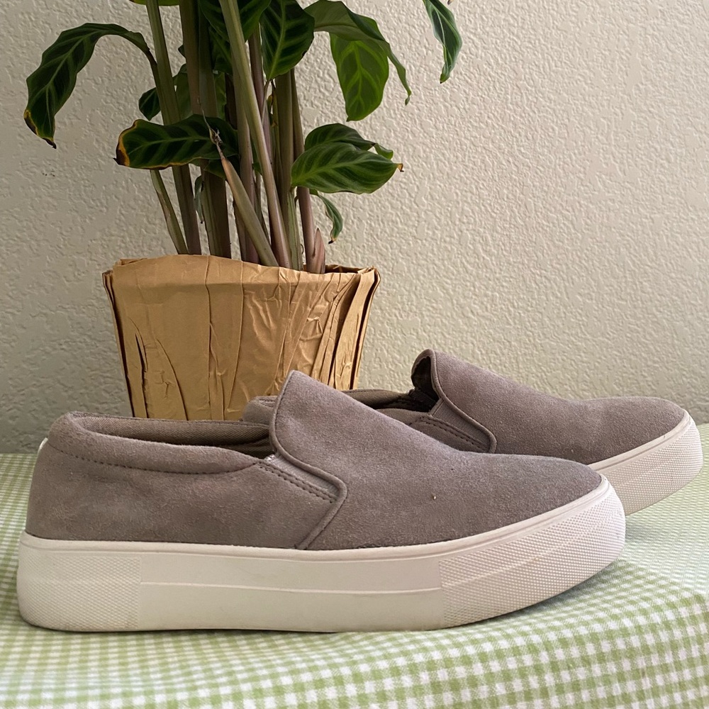 Gray Steve Madden slip-ons size 9